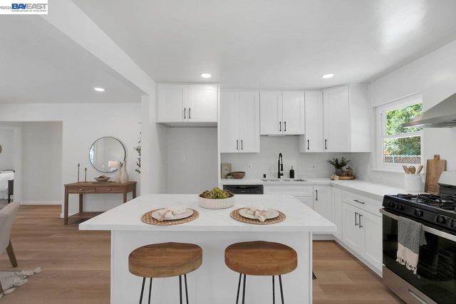 33327 2Nd St, Union City, CA 94587
