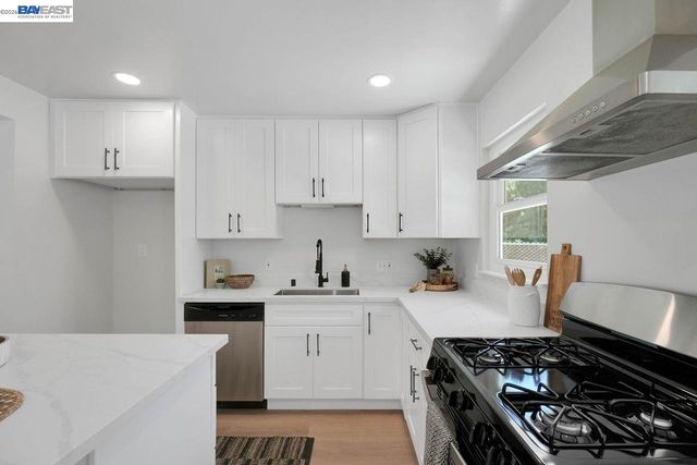 33327 2Nd St, Union City, CA 94587