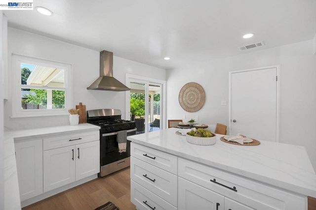 33327 2Nd St, Union City, CA 94587