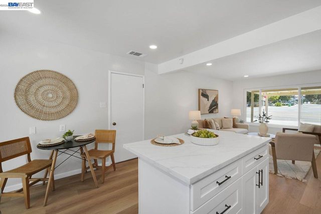33327 2Nd St, Union City, CA 94587