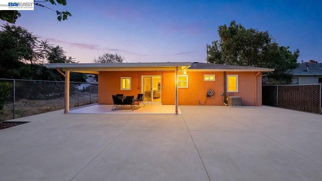 33327 2Nd St, Union City, CA 94587