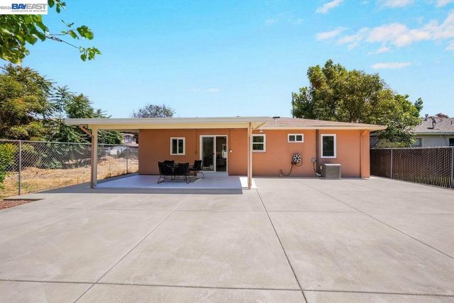 33327 2Nd St, Union City, CA 94587