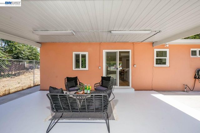 33327 2Nd St, Union City, CA 94587