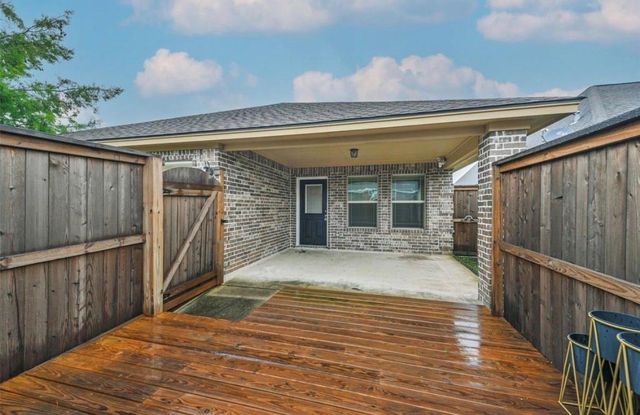 115 Silverbell Circle, Lake Jackson, TX 77566
