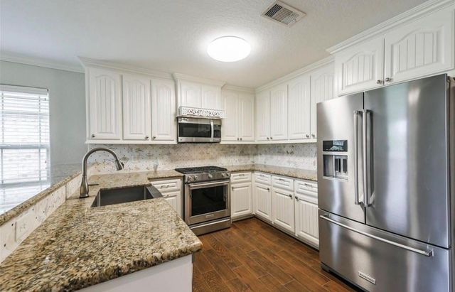 115 Silverbell Circle, Lake Jackson, TX 77566