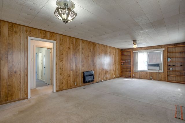 422 N 3rd Street, Jacksboro, TX 76458