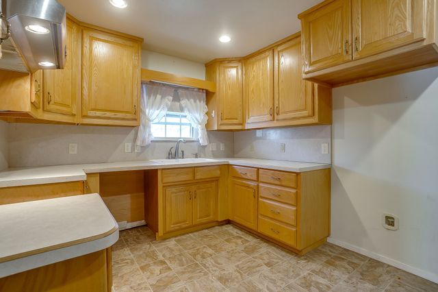 422 N 3rd Street, Jacksboro, TX 76458