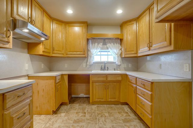 422 N 3rd Street, Jacksboro, TX 76458