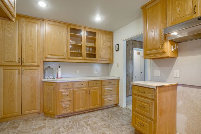 422 N 3rd Street, Jacksboro, TX 76458