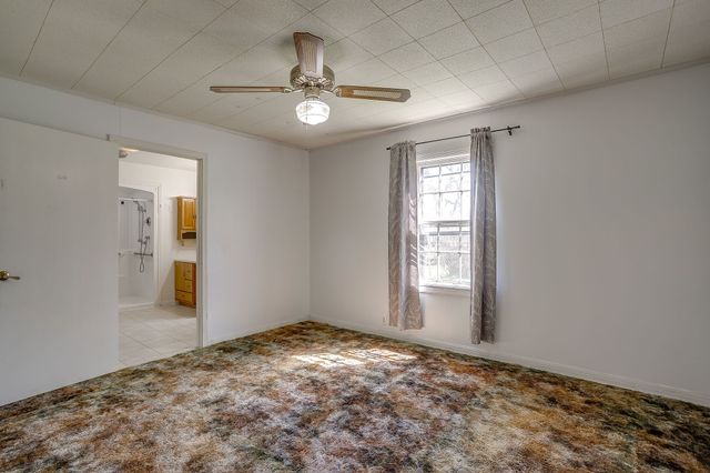 422 N 3rd Street, Jacksboro, TX 76458