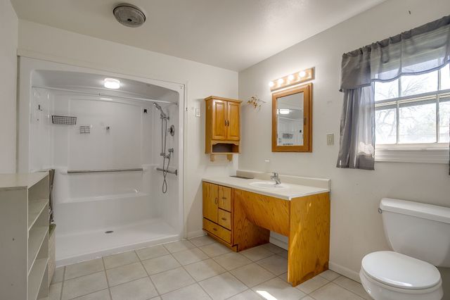 422 N 3rd Street, Jacksboro, TX 76458