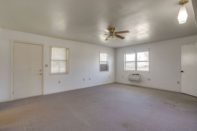 422 N 3rd Street, Jacksboro, TX 76458