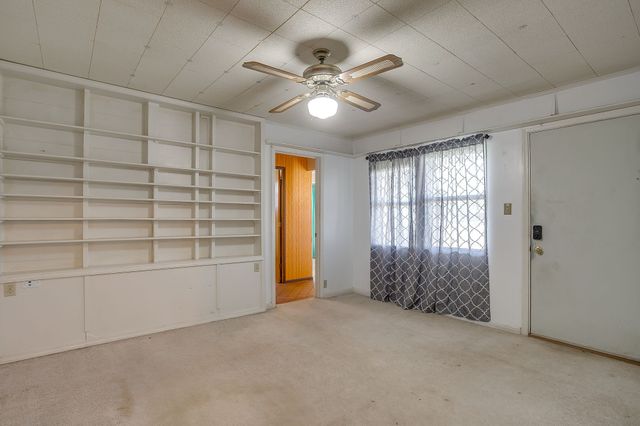 422 N 3rd Street, Jacksboro, TX 76458
