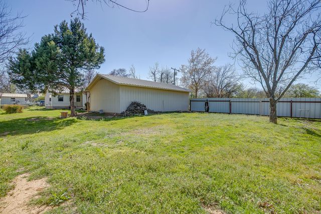 422 N 3rd Street, Jacksboro, TX 76458