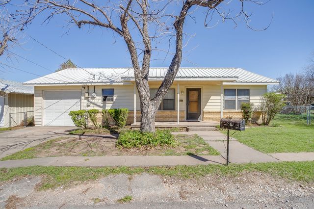 422 N 3rd Street, Jacksboro, TX 76458