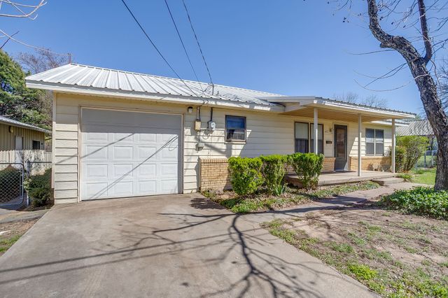 422 N 3rd Street, Jacksboro, TX 76458