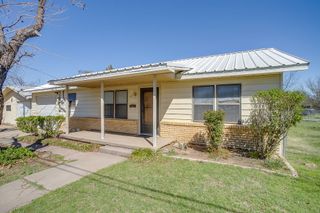 422 N 3rd Street, Jacksboro, TX 76458