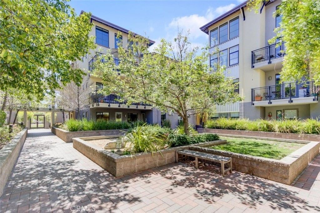 Image 22 of property listing at 800 N 8th 106, San Jose, CA 95112