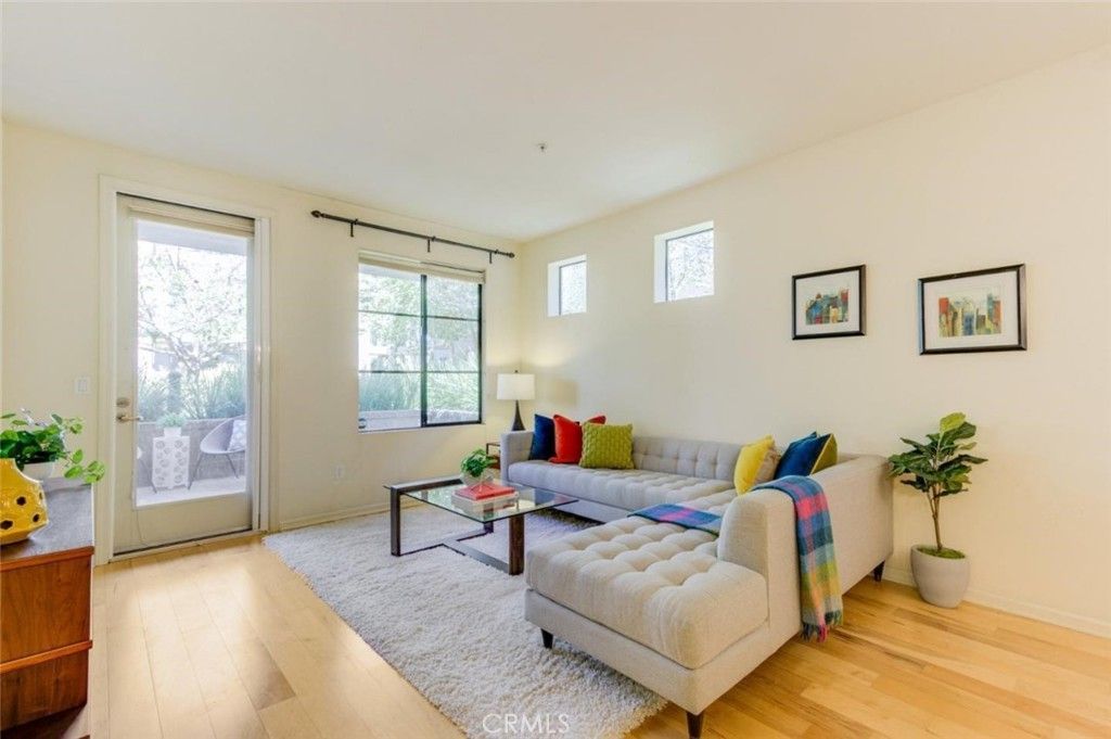 Image 3 of property listing at 800 N 8th 106, San Jose, CA 95112