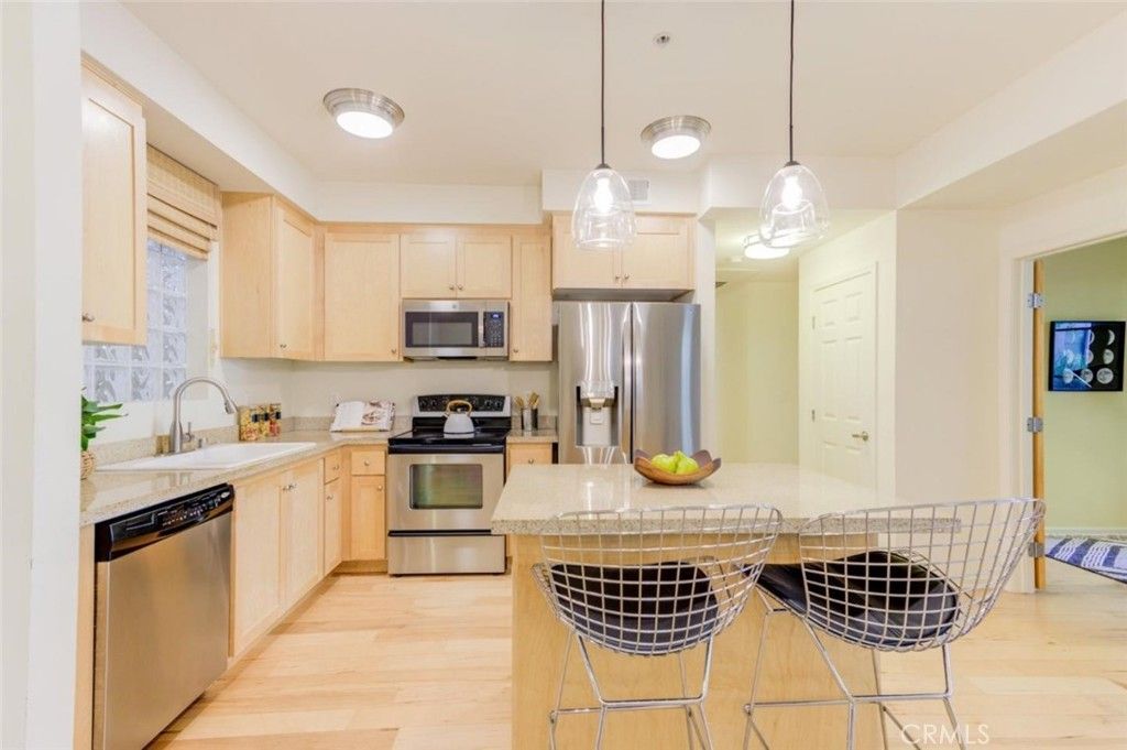 Image 7 of property listing at 800 N 8th 106, San Jose, CA 95112