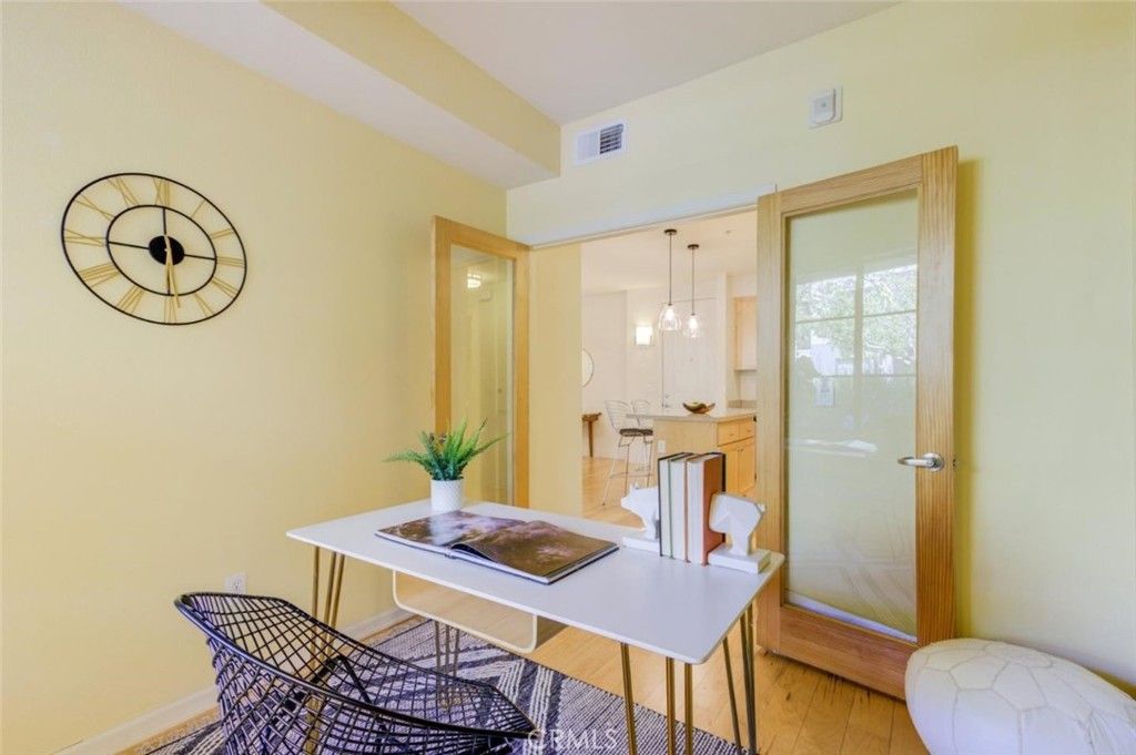 Image 9 of property listing at 800 N 8th 106, San Jose, CA 95112