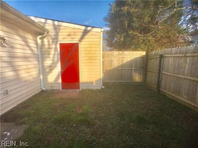 715 Wolftrap LN, Virginia Beach, VA 23462