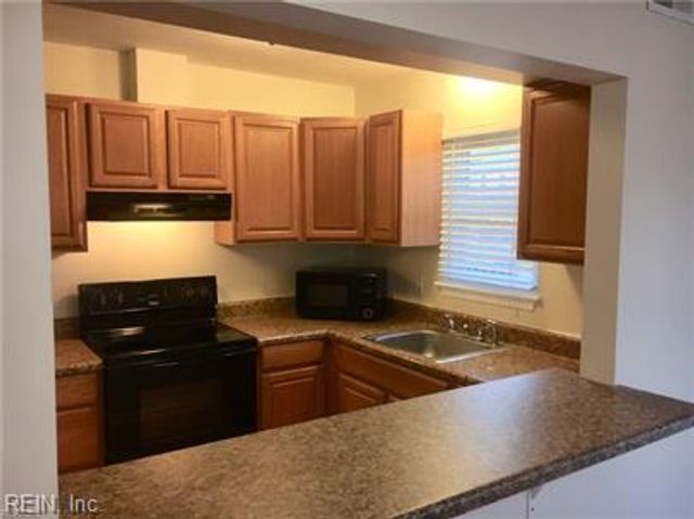 715 Wolftrap LN, Virginia Beach, VA 23462