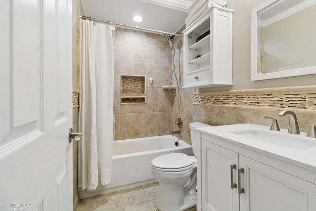 8360 Rosecrest Court, Shelby Twp, MI 48316