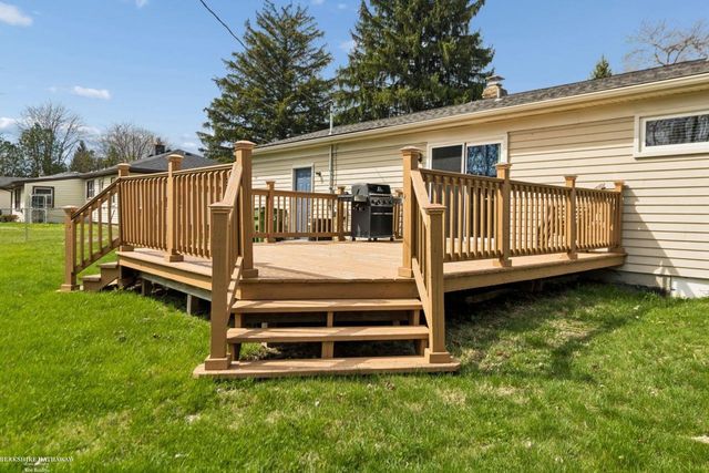 8360 Rosecrest Court, Shelby Twp, MI 48316