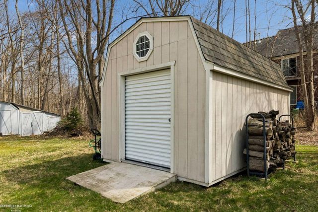 8360 Rosecrest Court, Shelby Twp, MI 48316