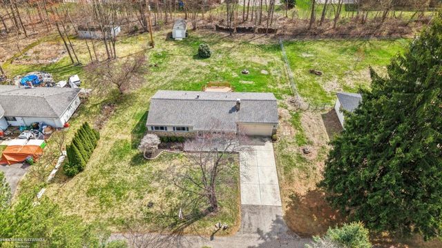 8360 Rosecrest Court, Shelby Twp, MI 48316