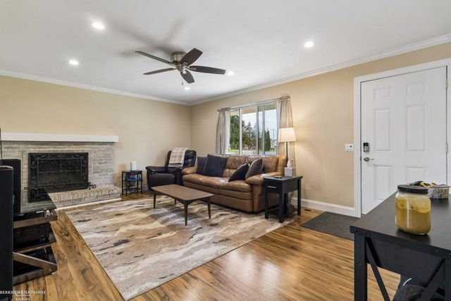 8360 Rosecrest Court, Shelby Twp, MI 48316