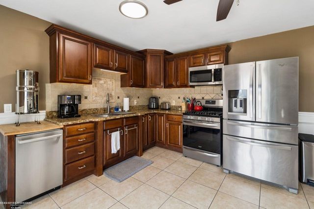 8360 Rosecrest Court, Shelby Twp, MI 48316