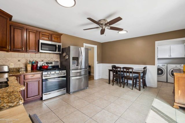 8360 Rosecrest Court, Shelby Twp, MI 48316