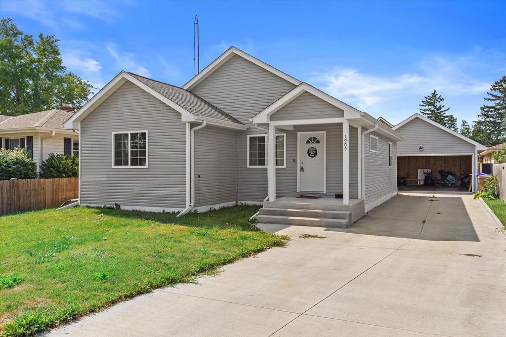 1905 34th STREET, Kenosha, WI 53140