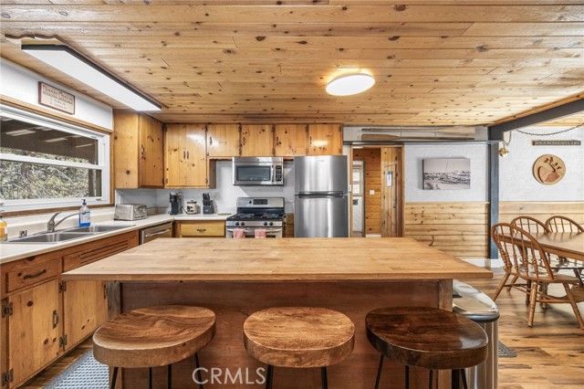 547 Chipmunk, Big Bear Lake, CA 92315