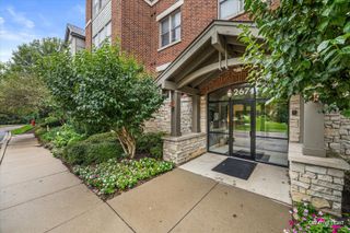 267 E RAILROAD Avenue 104, Bartlett, IL 60103