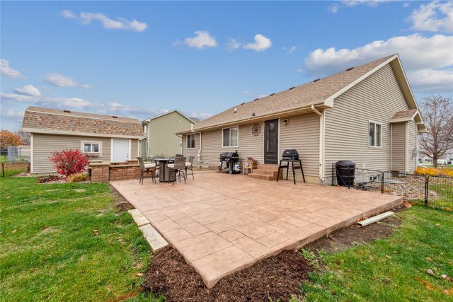 2801 SE Ridge Crest Street, Grimes, IA 50111