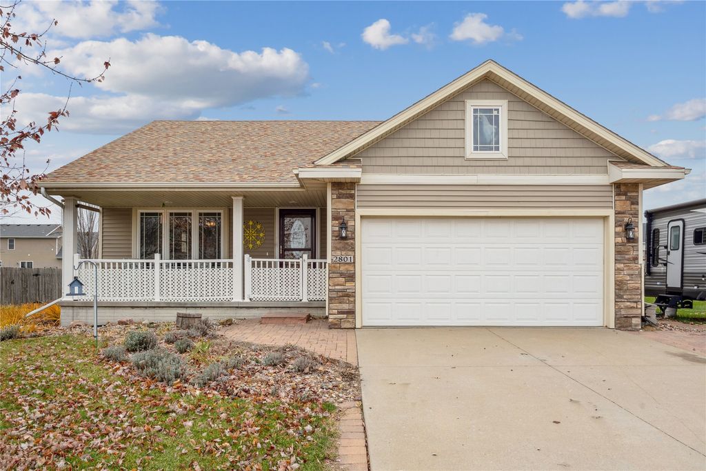 2801 SE Ridge Crest Street, Grimes, IA 50111