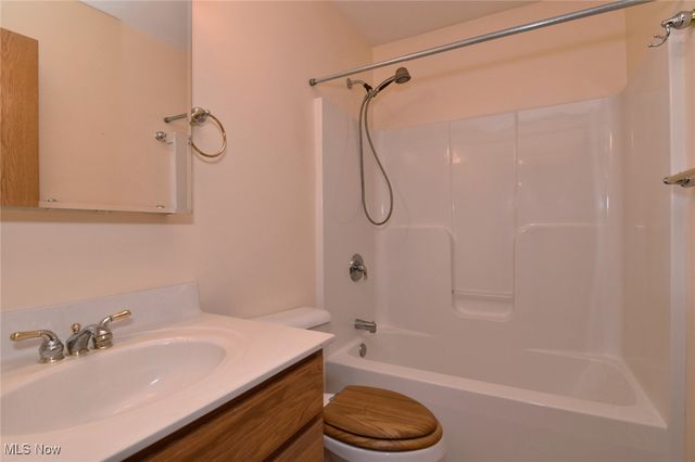 138 Bay Hill Drive, Wadsworth, OH 44281