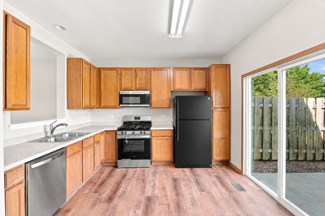 570 W Kristina Lane, Round Lake, IL 60073