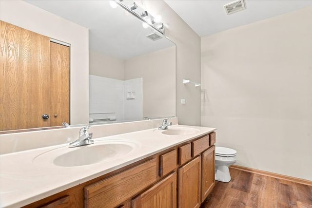 570 W Kristina Lane, Round Lake, IL 60073