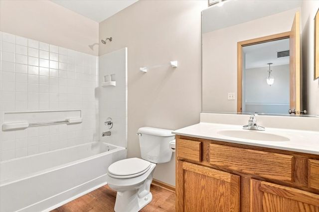 570 W Kristina Lane, Round Lake, IL 60073