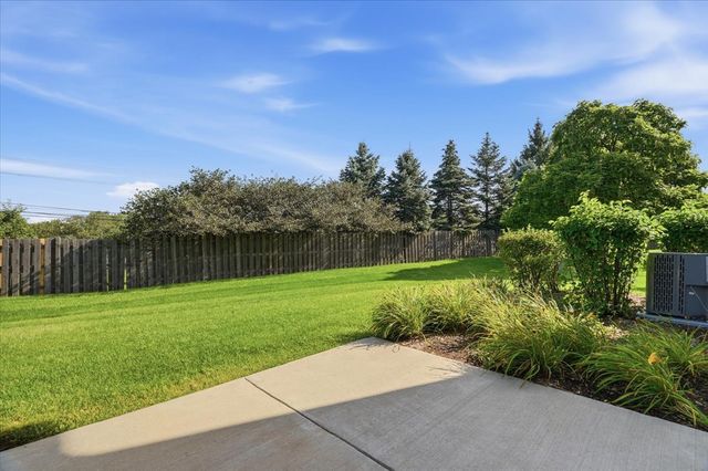 570 W Kristina Lane, Round Lake, IL 60073