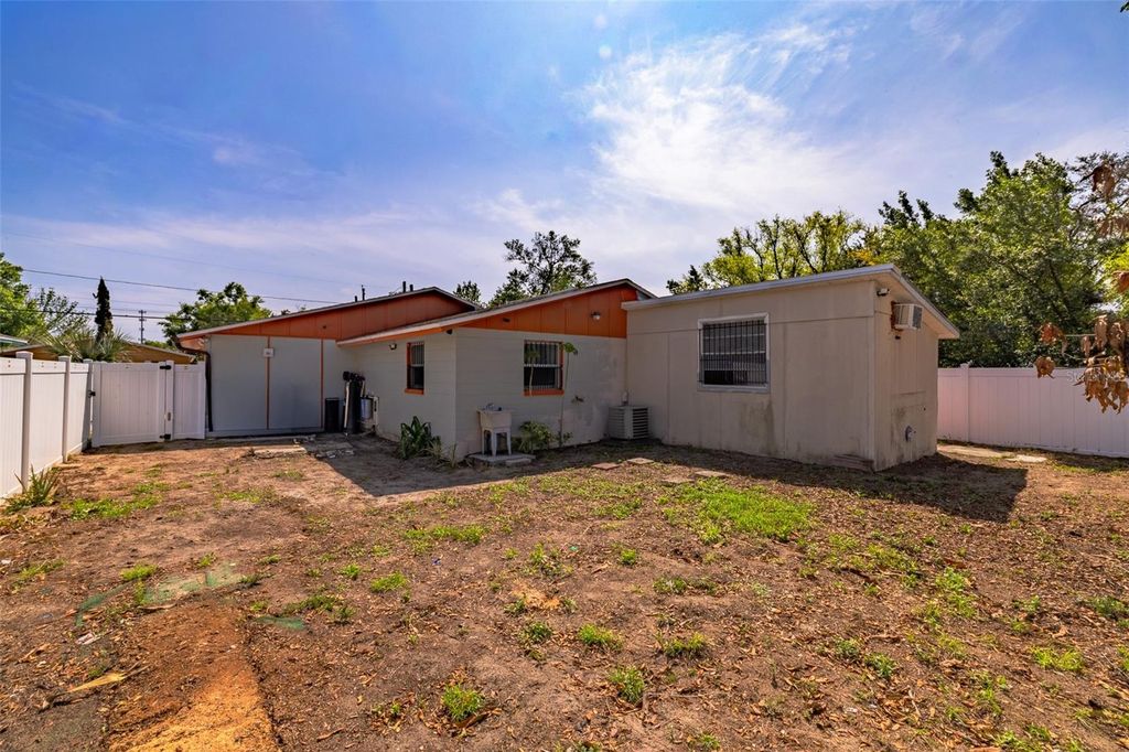 Image 24 of property listing at 3714 N 55TH STREET, Tampa, FL 33619