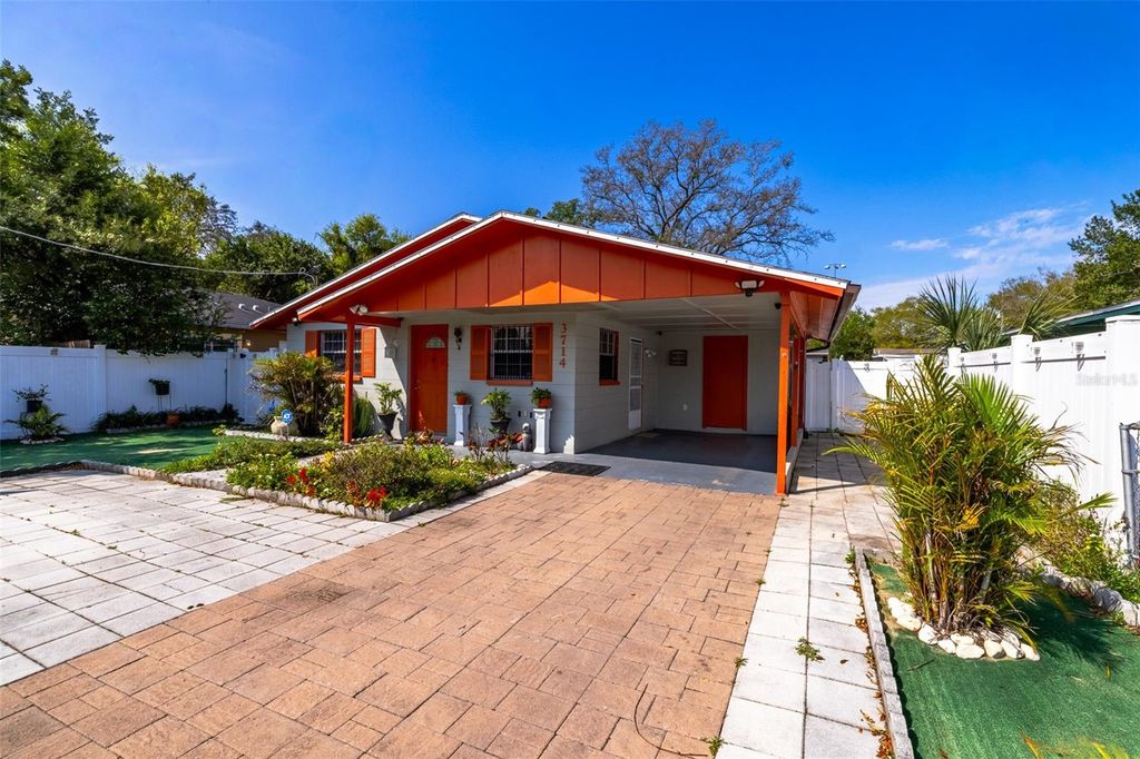 Image 4 of property listing at 3714 N 55TH STREET, Tampa, FL 33619