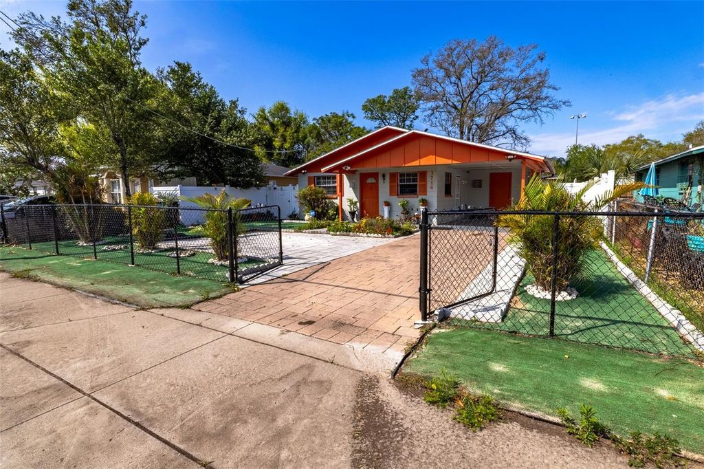 Image 6 of property listing at 3714 N 55TH STREET, Tampa, FL 33619