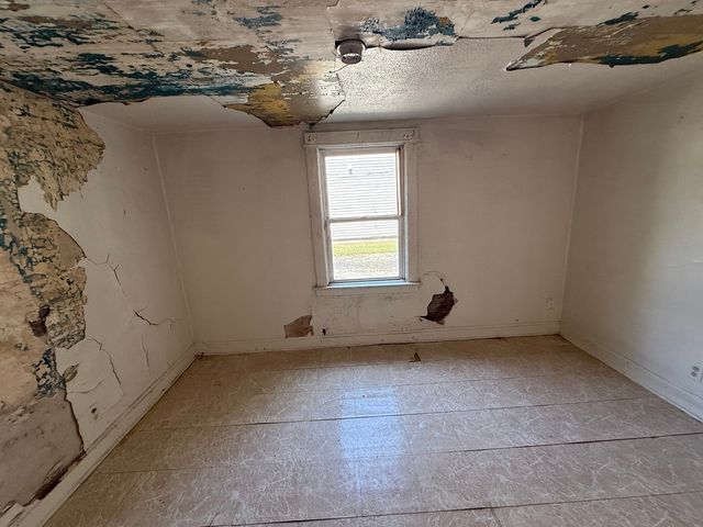 8324 S Kingston Avenue, Chicago, IL 60617