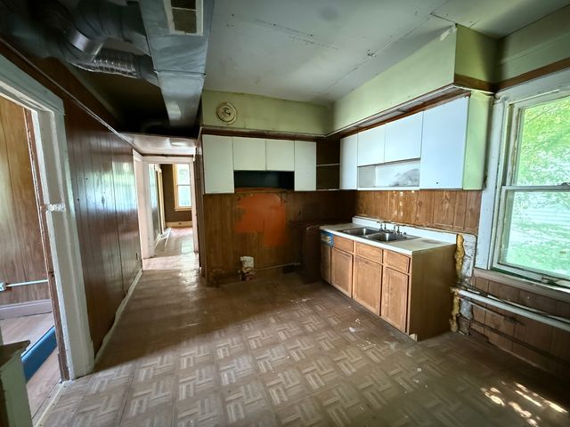 8324 S Kingston Avenue, Chicago, IL 60617