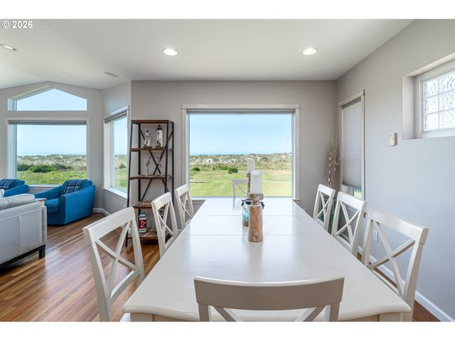 3356 Beach Loop Drive, Bandon, OR 97411